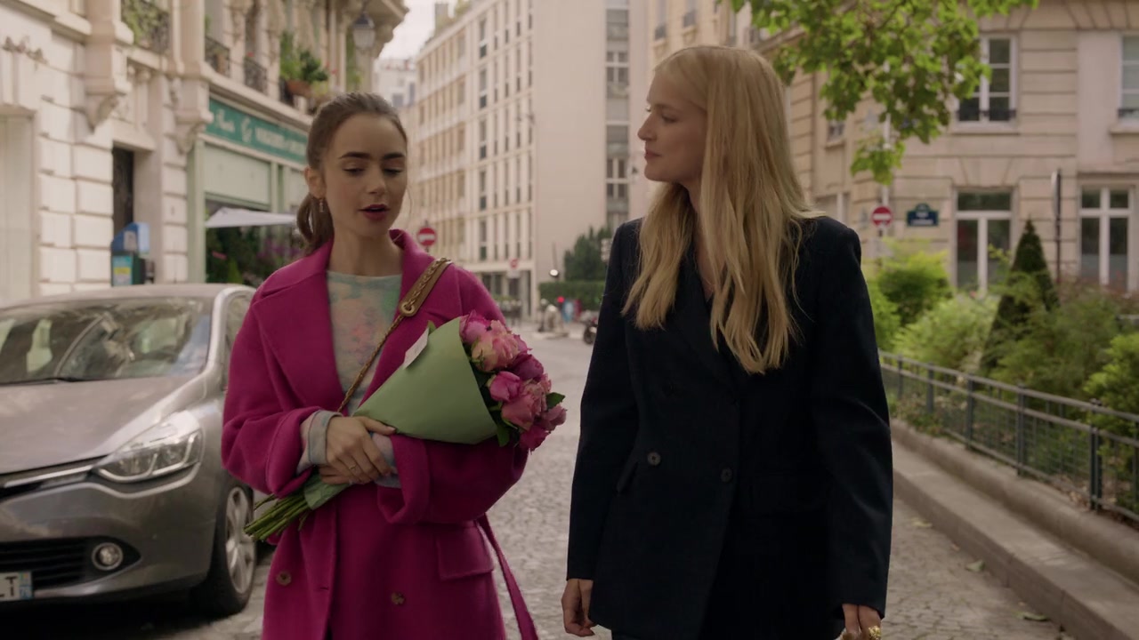 Emily_in_Paris_S01E04_A_Kiss_Is_Just_A_Kiss_720p_NF_WEB-DL_DDP5_1_x264-BTN_0067.jpg