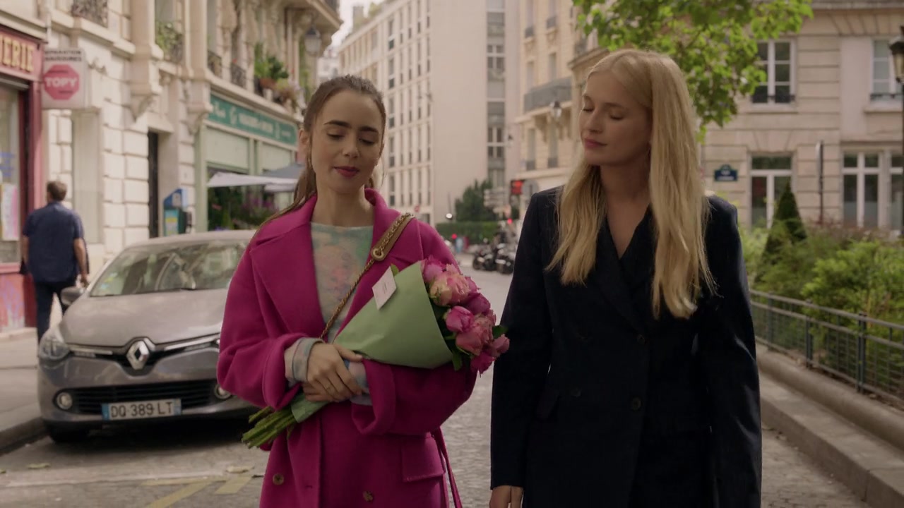 Emily_in_Paris_S01E04_A_Kiss_Is_Just_A_Kiss_720p_NF_WEB-DL_DDP5_1_x264-BTN_0069.jpg