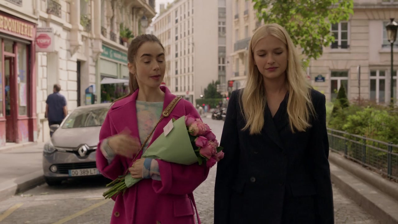 Emily_in_Paris_S01E04_A_Kiss_Is_Just_A_Kiss_720p_NF_WEB-DL_DDP5_1_x264-BTN_0070.jpg