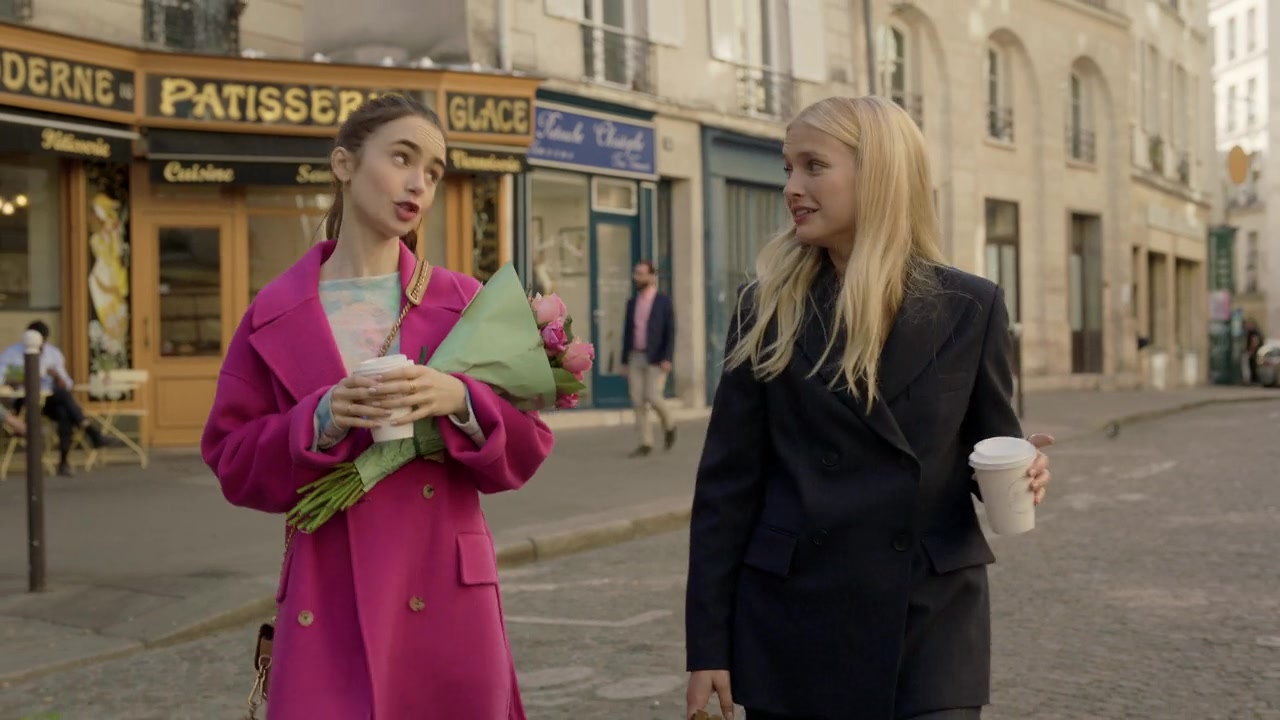 Emily_in_Paris_S01E04_A_Kiss_Is_Just_A_Kiss_720p_NF_WEB-DL_DDP5_1_x264-BTN_0084.jpg