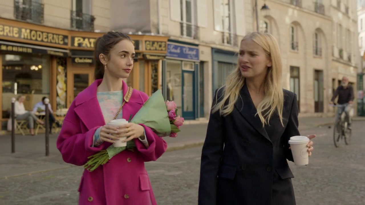 Emily_in_Paris_S01E04_A_Kiss_Is_Just_A_Kiss_720p_NF_WEB-DL_DDP5_1_x264-BTN_0086.jpg