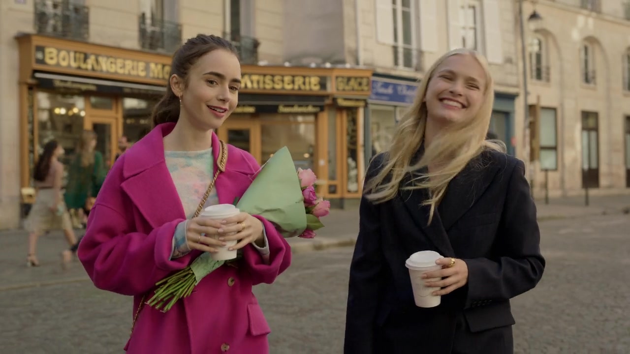 Emily_in_Paris_S01E04_A_Kiss_Is_Just_A_Kiss_720p_NF_WEB-DL_DDP5_1_x264-BTN_0088.jpg