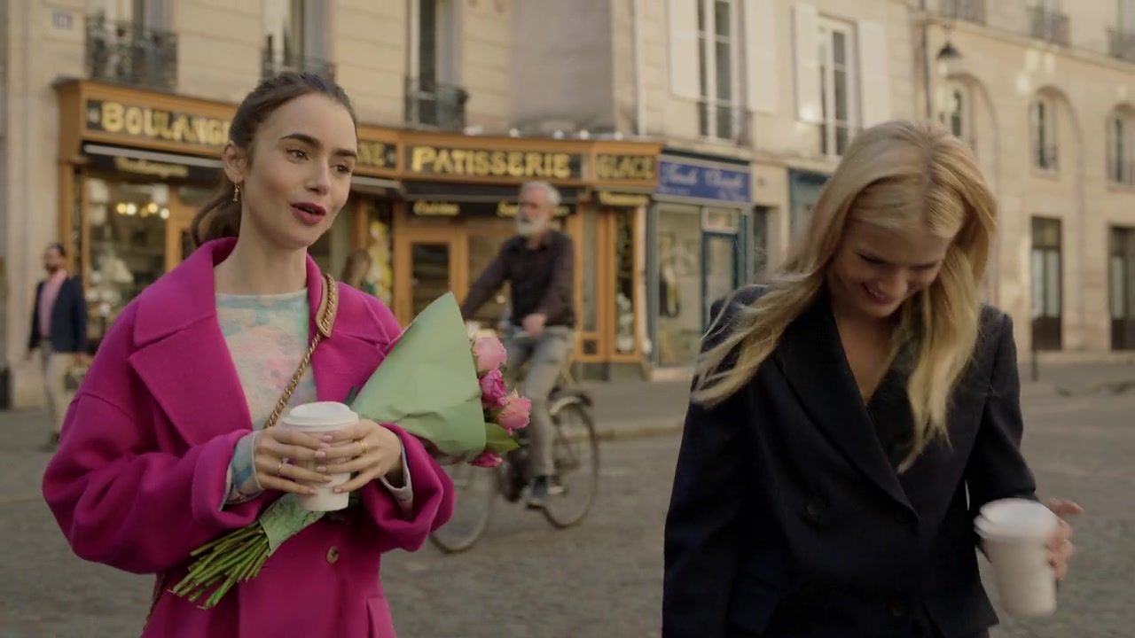 Emily_in_Paris_S01E04_A_Kiss_Is_Just_A_Kiss_720p_NF_WEB-DL_DDP5_1_x264-BTN_0089.jpg