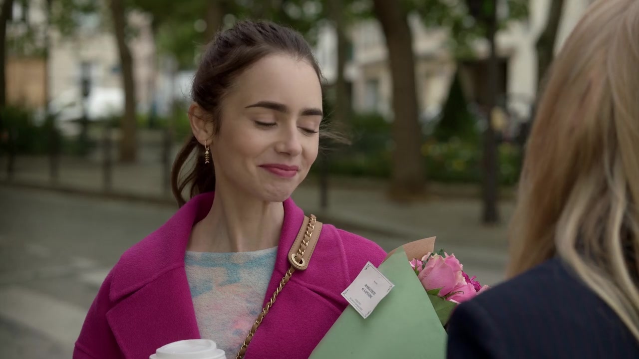 Emily_in_Paris_S01E04_A_Kiss_Is_Just_A_Kiss_720p_NF_WEB-DL_DDP5_1_x264-BTN_0097.jpg