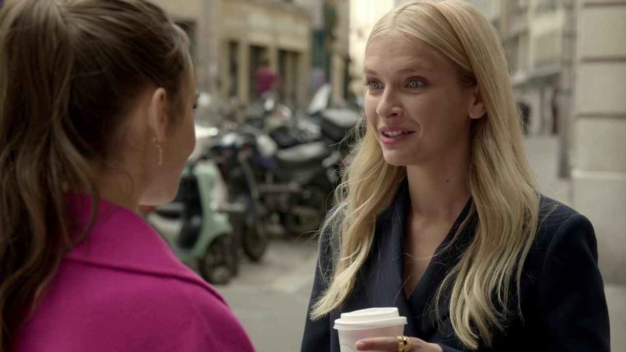 Emily_in_Paris_S01E04_A_Kiss_Is_Just_A_Kiss_720p_NF_WEB-DL_DDP5_1_x264-BTN_0098.jpg