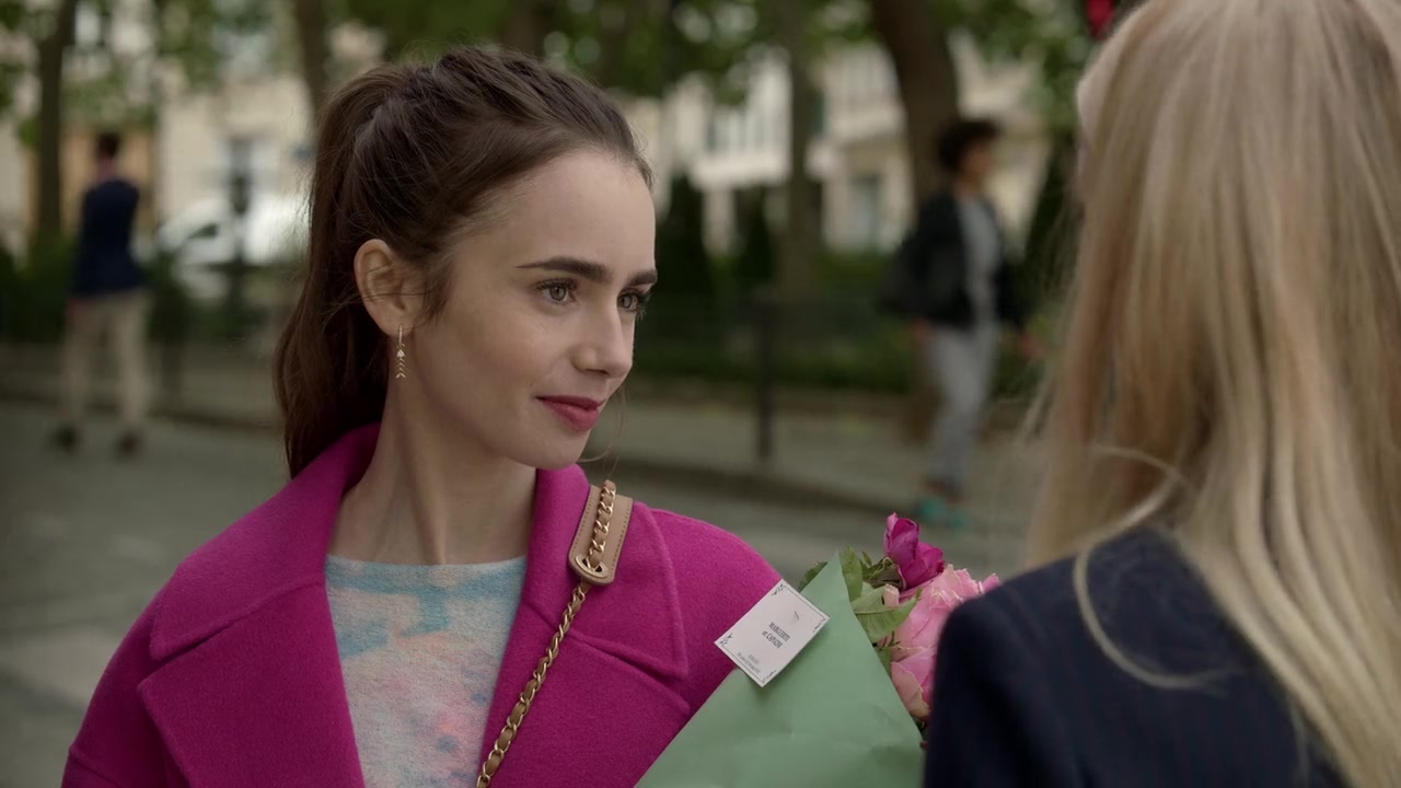 Emily_in_Paris_S01E04_A_Kiss_Is_Just_A_Kiss_720p_NF_WEB-DL_DDP5_1_x264-BTN_0104.jpg