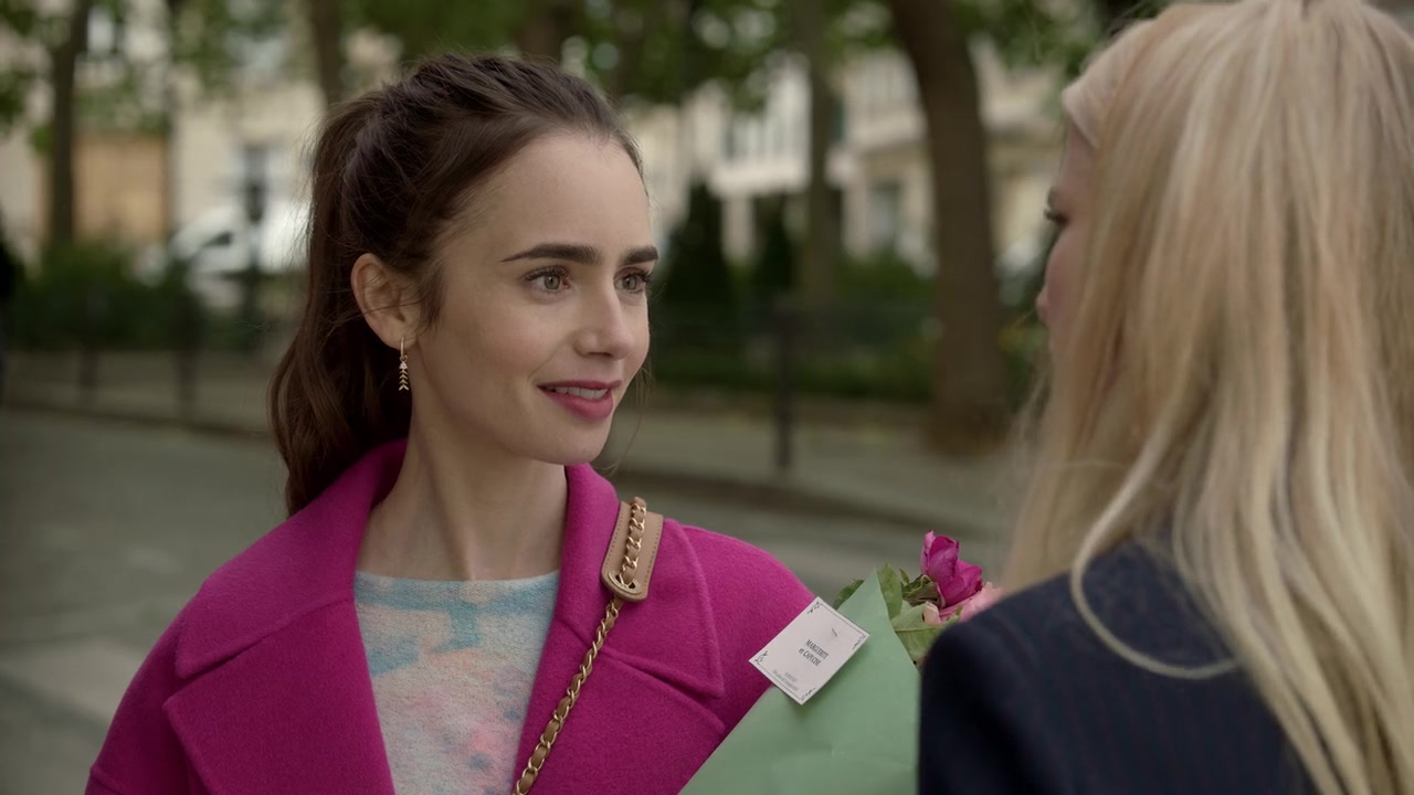 Emily_in_Paris_S01E04_A_Kiss_Is_Just_A_Kiss_720p_NF_WEB-DL_DDP5_1_x264-BTN_0110.jpg