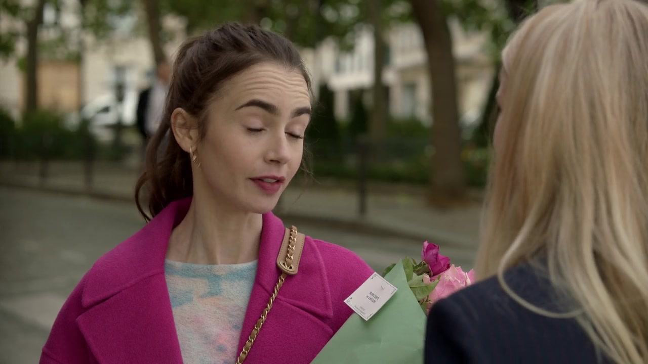 Emily_in_Paris_S01E04_A_Kiss_Is_Just_A_Kiss_720p_NF_WEB-DL_DDP5_1_x264-BTN_0112.jpg