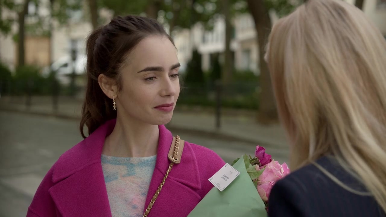 Emily_in_Paris_S01E04_A_Kiss_Is_Just_A_Kiss_720p_NF_WEB-DL_DDP5_1_x264-BTN_0119.jpg