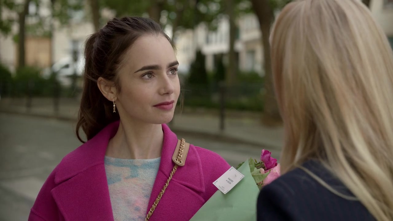 Emily_in_Paris_S01E04_A_Kiss_Is_Just_A_Kiss_720p_NF_WEB-DL_DDP5_1_x264-BTN_0120.jpg