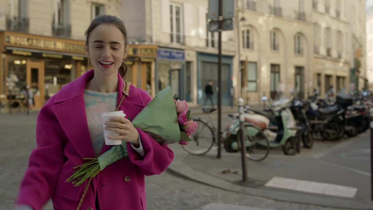Emily_in_Paris_S01E04_A_Kiss_Is_Just_A_Kiss_720p_NF_WEB-DL_DDP5_1_x264-BTN_0131.jpg