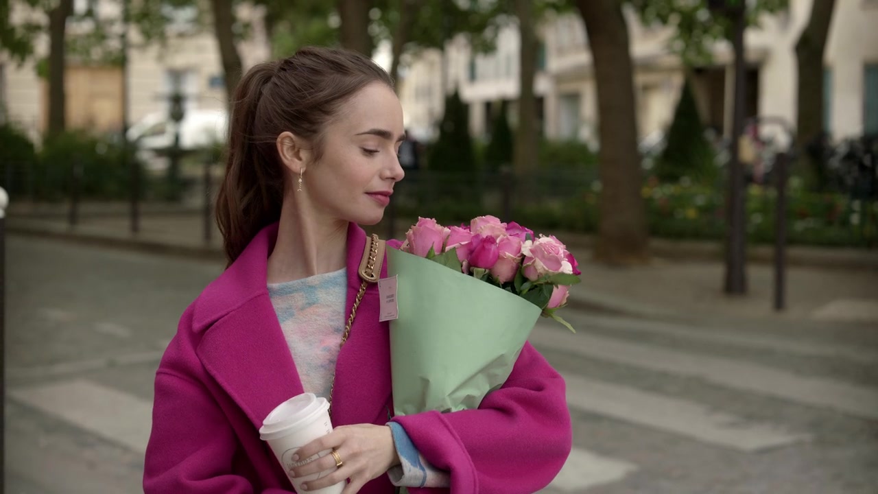 Emily_in_Paris_S01E04_A_Kiss_Is_Just_A_Kiss_720p_NF_WEB-DL_DDP5_1_x264-BTN_0137.jpg