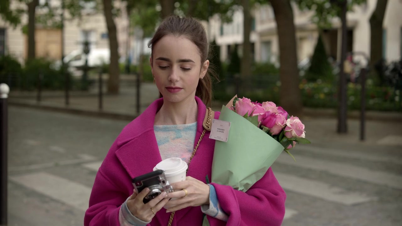 Emily_in_Paris_S01E04_A_Kiss_Is_Just_A_Kiss_720p_NF_WEB-DL_DDP5_1_x264-BTN_0141.jpg