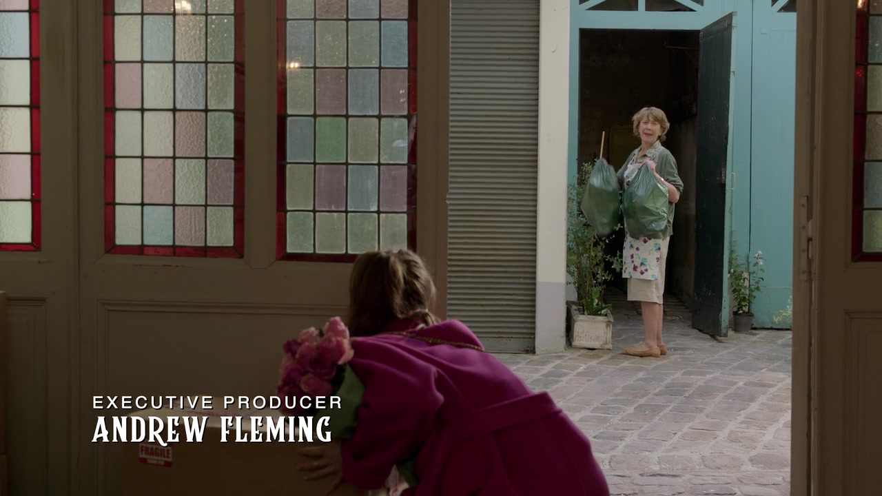 Emily_in_Paris_S01E04_A_Kiss_Is_Just_A_Kiss_720p_NF_WEB-DL_DDP5_1_x264-BTN_0170.jpg