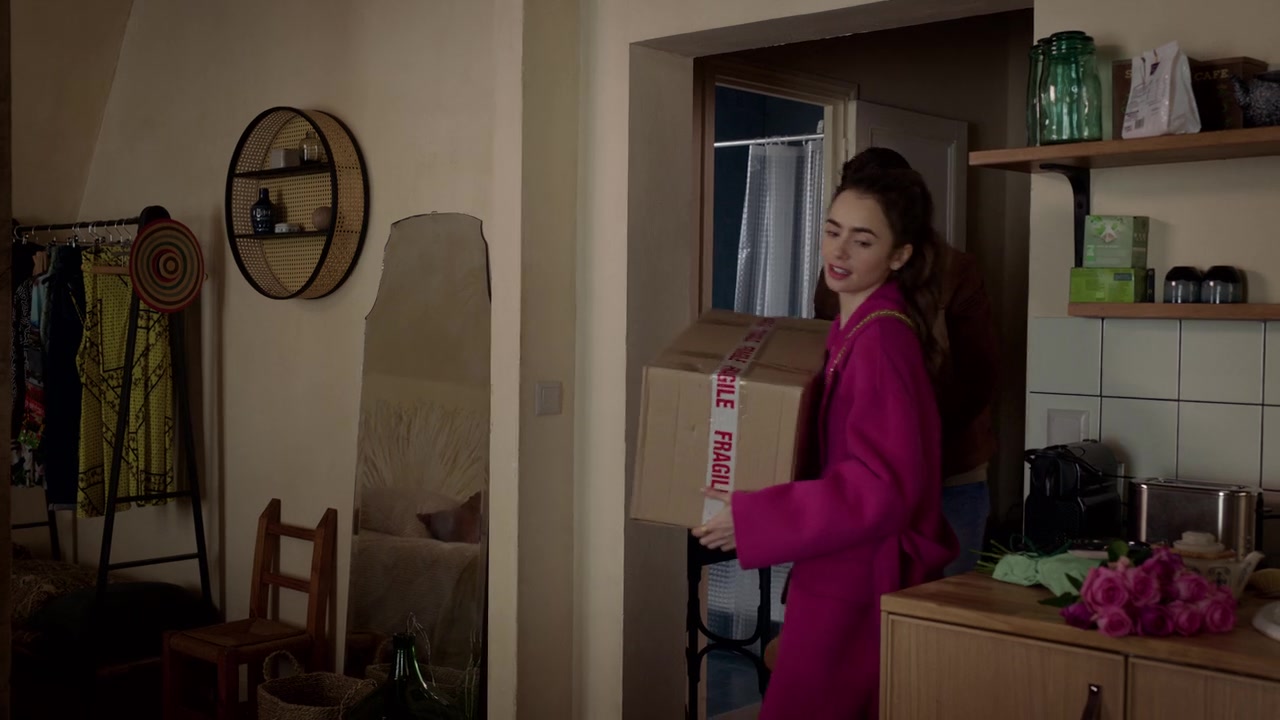 Emily_in_Paris_S01E04_A_Kiss_Is_Just_A_Kiss_720p_NF_WEB-DL_DDP5_1_x264-BTN_0185.jpg