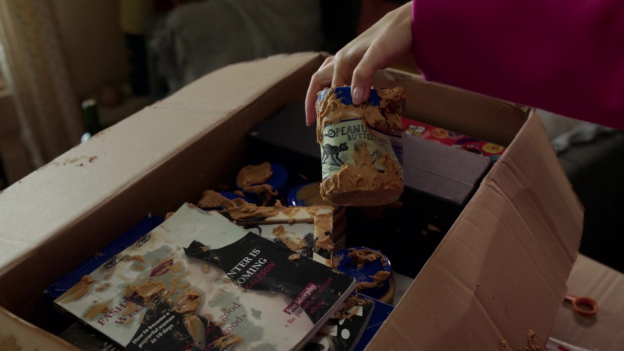 Emily_in_Paris_S01E04_A_Kiss_Is_Just_A_Kiss_720p_NF_WEB-DL_DDP5_1_x264-BTN_0203.jpg