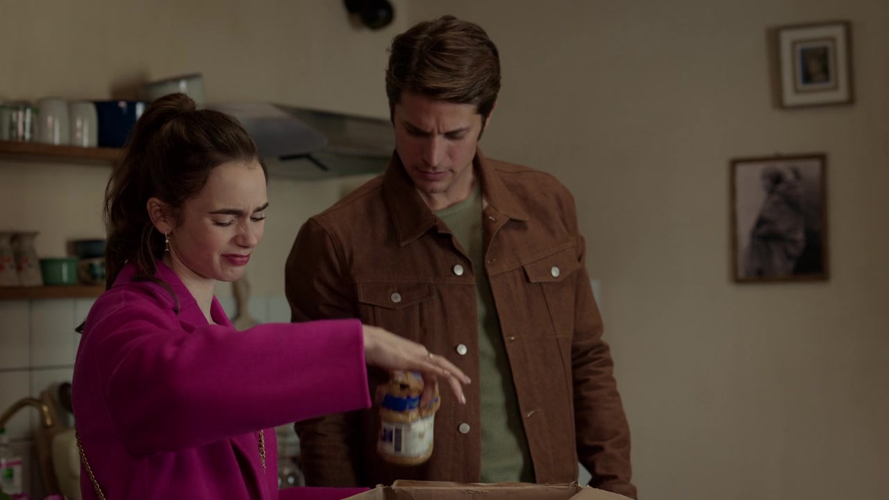 Emily_in_Paris_S01E04_A_Kiss_Is_Just_A_Kiss_720p_NF_WEB-DL_DDP5_1_x264-BTN_0204.jpg