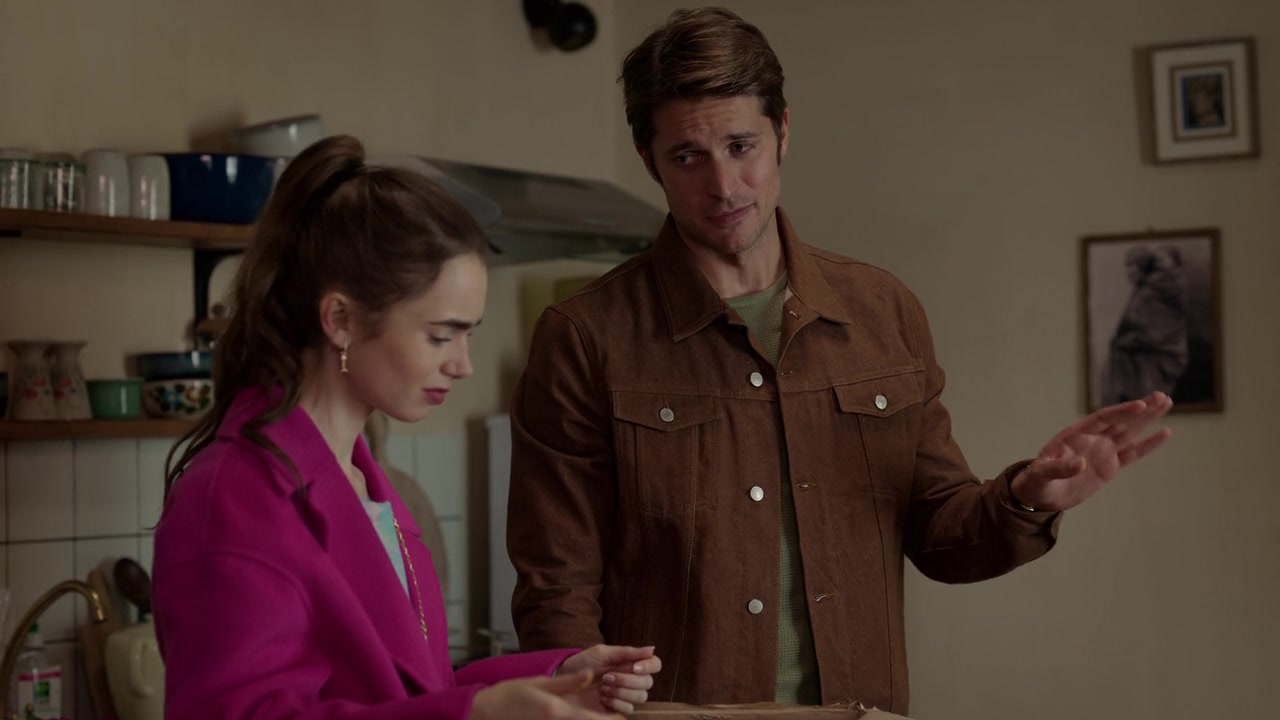 Emily_in_Paris_S01E04_A_Kiss_Is_Just_A_Kiss_720p_NF_WEB-DL_DDP5_1_x264-BTN_0211.jpg