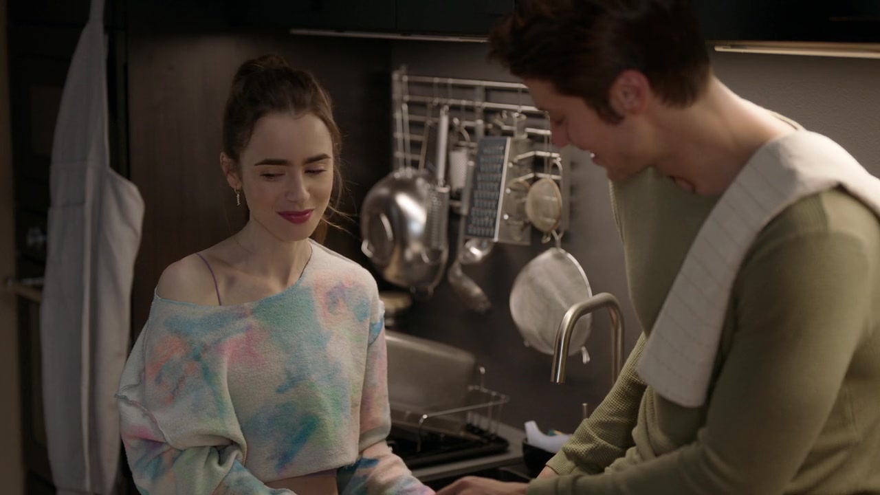 Emily_in_Paris_S01E04_A_Kiss_Is_Just_A_Kiss_720p_NF_WEB-DL_DDP5_1_x264-BTN_0223.jpg