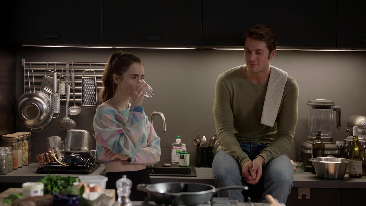 Emily_in_Paris_S01E04_A_Kiss_Is_Just_A_Kiss_720p_NF_WEB-DL_DDP5_1_x264-BTN_0227.jpg