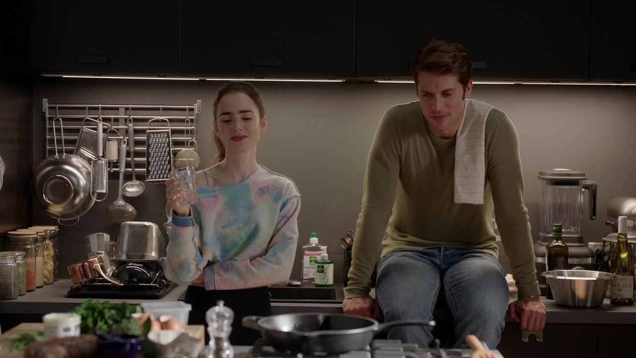 Emily_in_Paris_S01E04_A_Kiss_Is_Just_A_Kiss_720p_NF_WEB-DL_DDP5_1_x264-BTN_0233.jpg