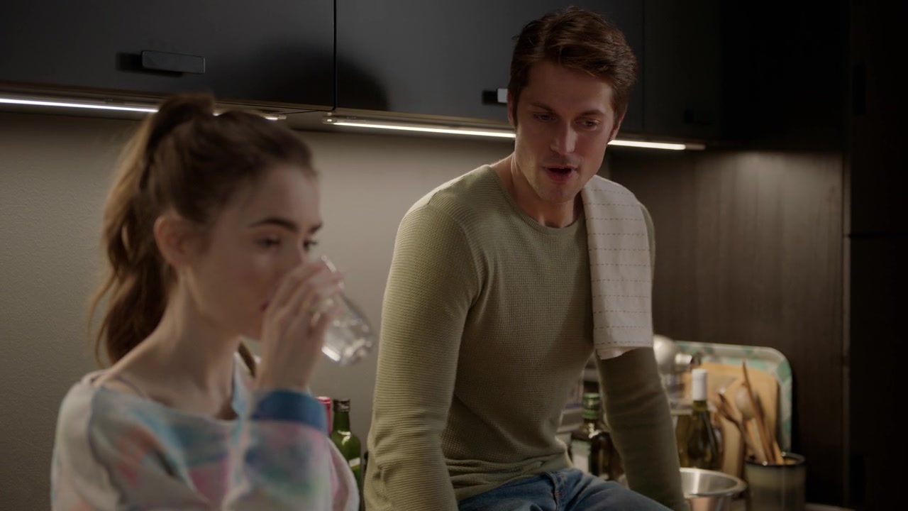 Emily_in_Paris_S01E04_A_Kiss_Is_Just_A_Kiss_720p_NF_WEB-DL_DDP5_1_x264-BTN_0239.jpg