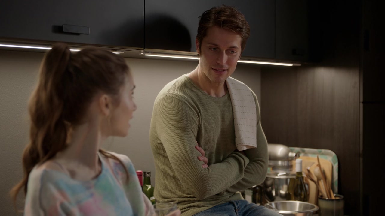 Emily_in_Paris_S01E04_A_Kiss_Is_Just_A_Kiss_720p_NF_WEB-DL_DDP5_1_x264-BTN_0255.jpg