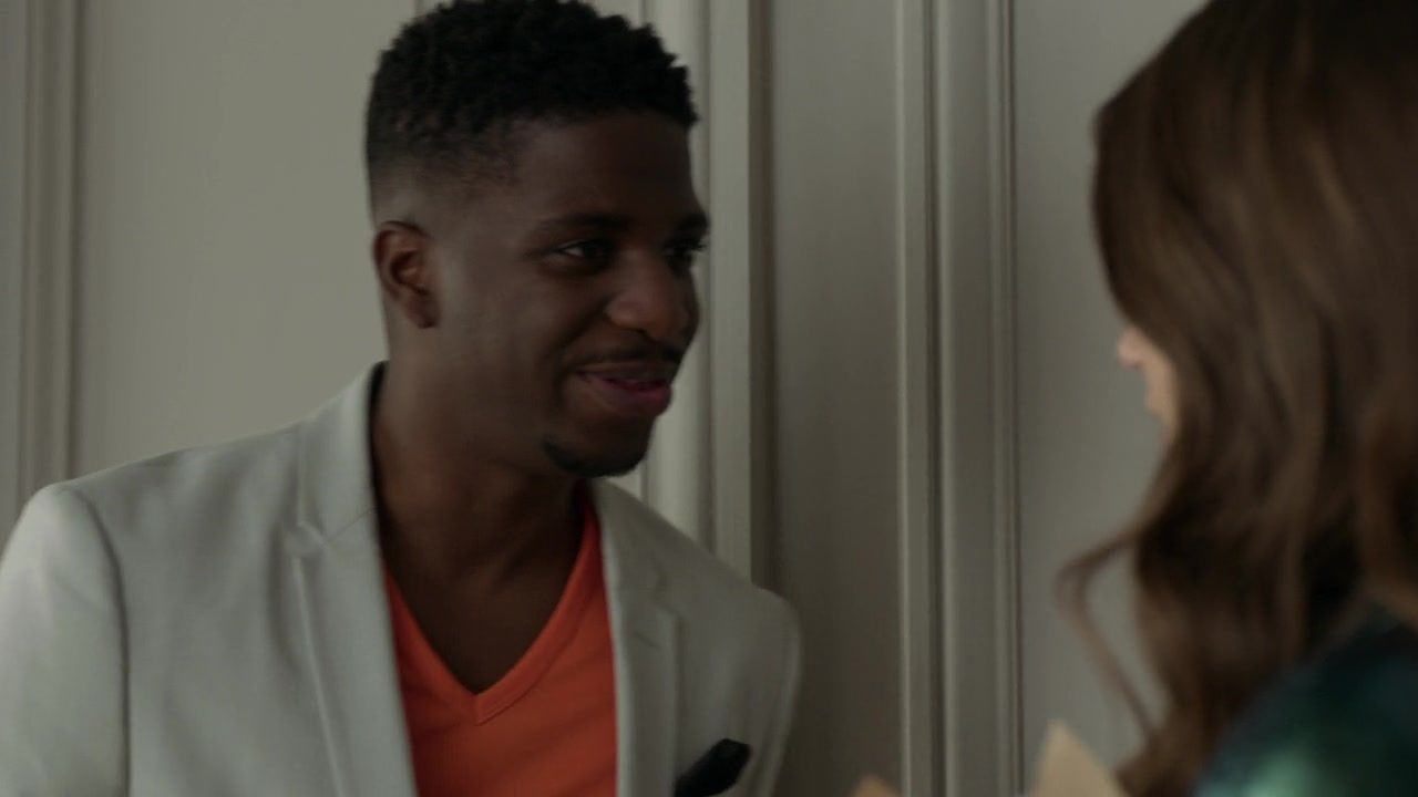 Emily_in_Paris_S01E04_A_Kiss_Is_Just_A_Kiss_720p_NF_WEB-DL_DDP5_1_x264-BTN_0289.jpg