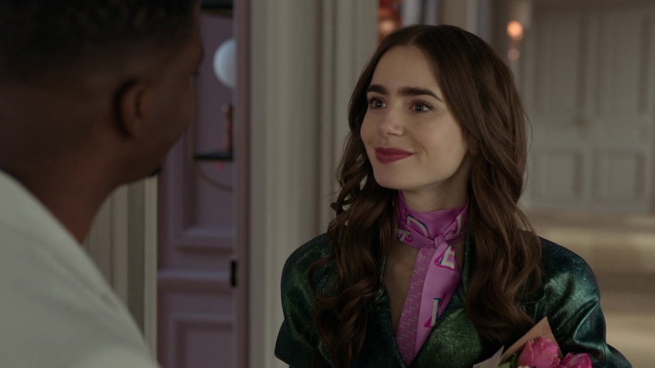 Emily_in_Paris_S01E04_A_Kiss_Is_Just_A_Kiss_720p_NF_WEB-DL_DDP5_1_x264-BTN_0290.jpg