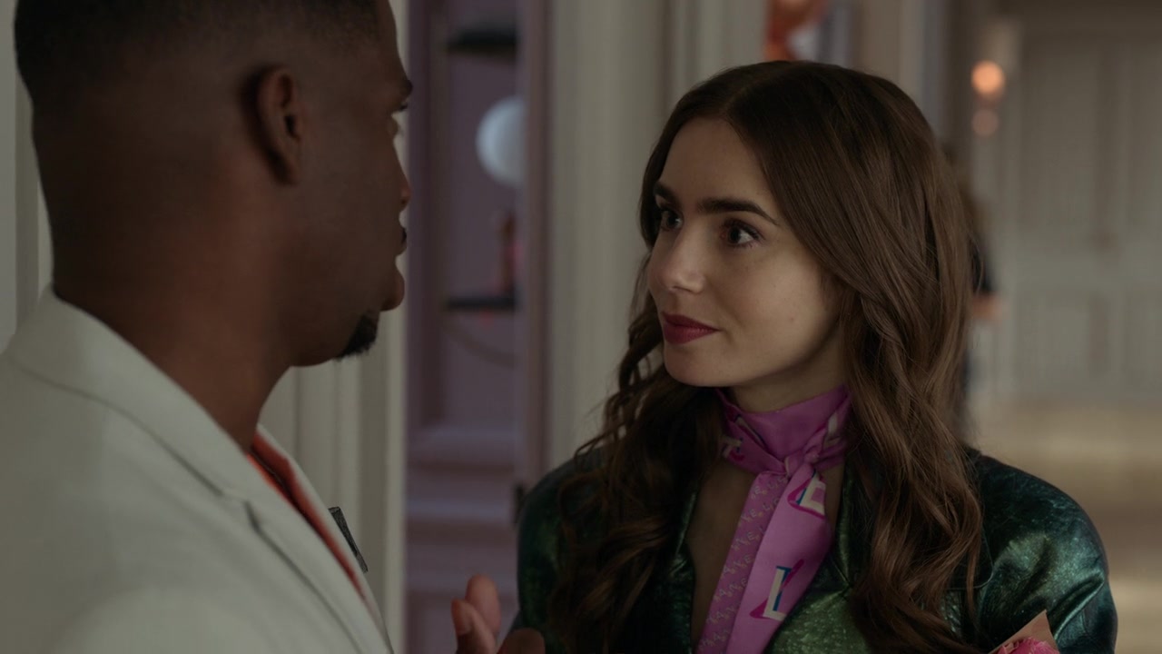 Emily_in_Paris_S01E04_A_Kiss_Is_Just_A_Kiss_720p_NF_WEB-DL_DDP5_1_x264-BTN_0307.jpg
