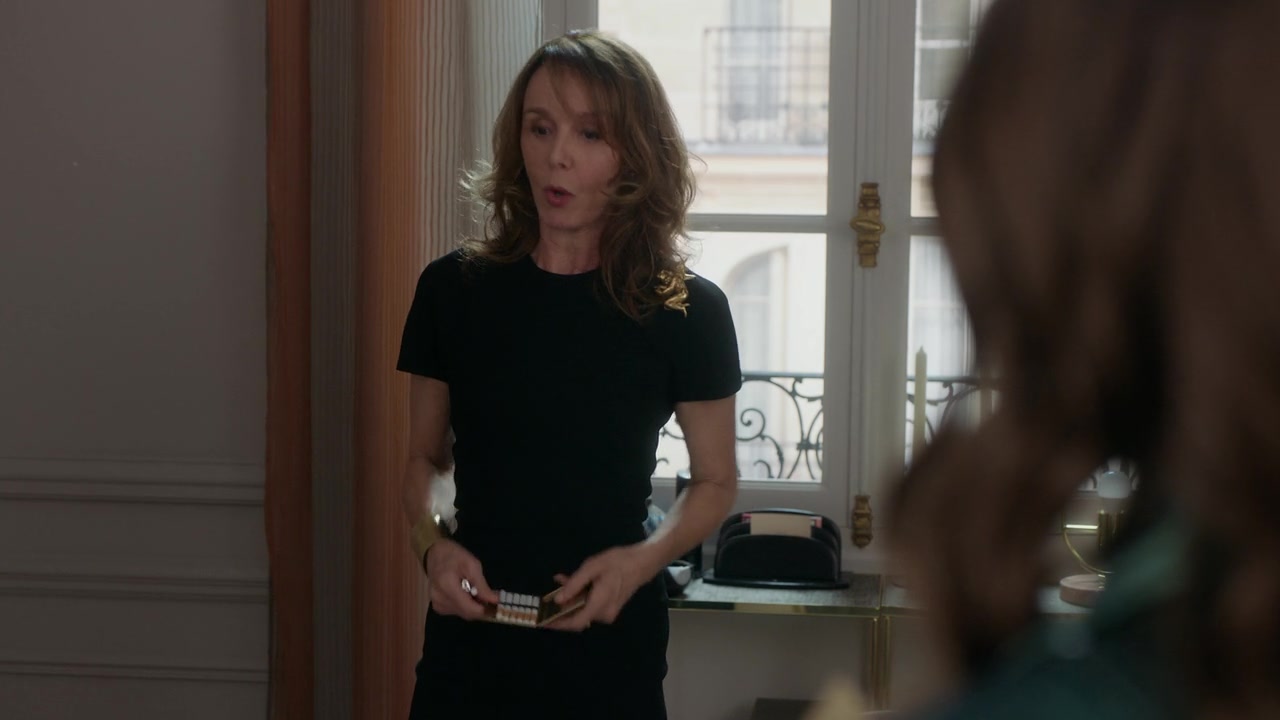 Emily_in_Paris_S01E04_A_Kiss_Is_Just_A_Kiss_720p_NF_WEB-DL_DDP5_1_x264-BTN_0335.jpg
