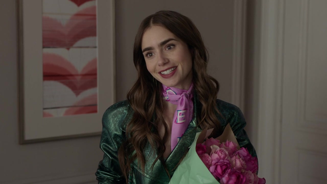 Emily_in_Paris_S01E04_A_Kiss_Is_Just_A_Kiss_720p_NF_WEB-DL_DDP5_1_x264-BTN_0340.jpg