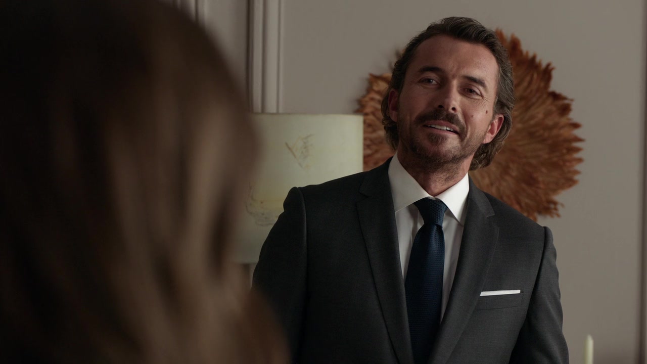 Emily_in_Paris_S01E04_A_Kiss_Is_Just_A_Kiss_720p_NF_WEB-DL_DDP5_1_x264-BTN_0347.jpg