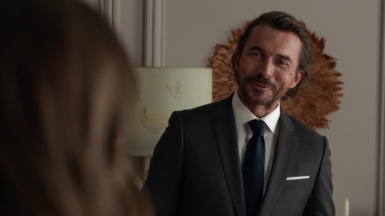 Emily_in_Paris_S01E04_A_Kiss_Is_Just_A_Kiss_720p_NF_WEB-DL_DDP5_1_x264-BTN_0353.jpg