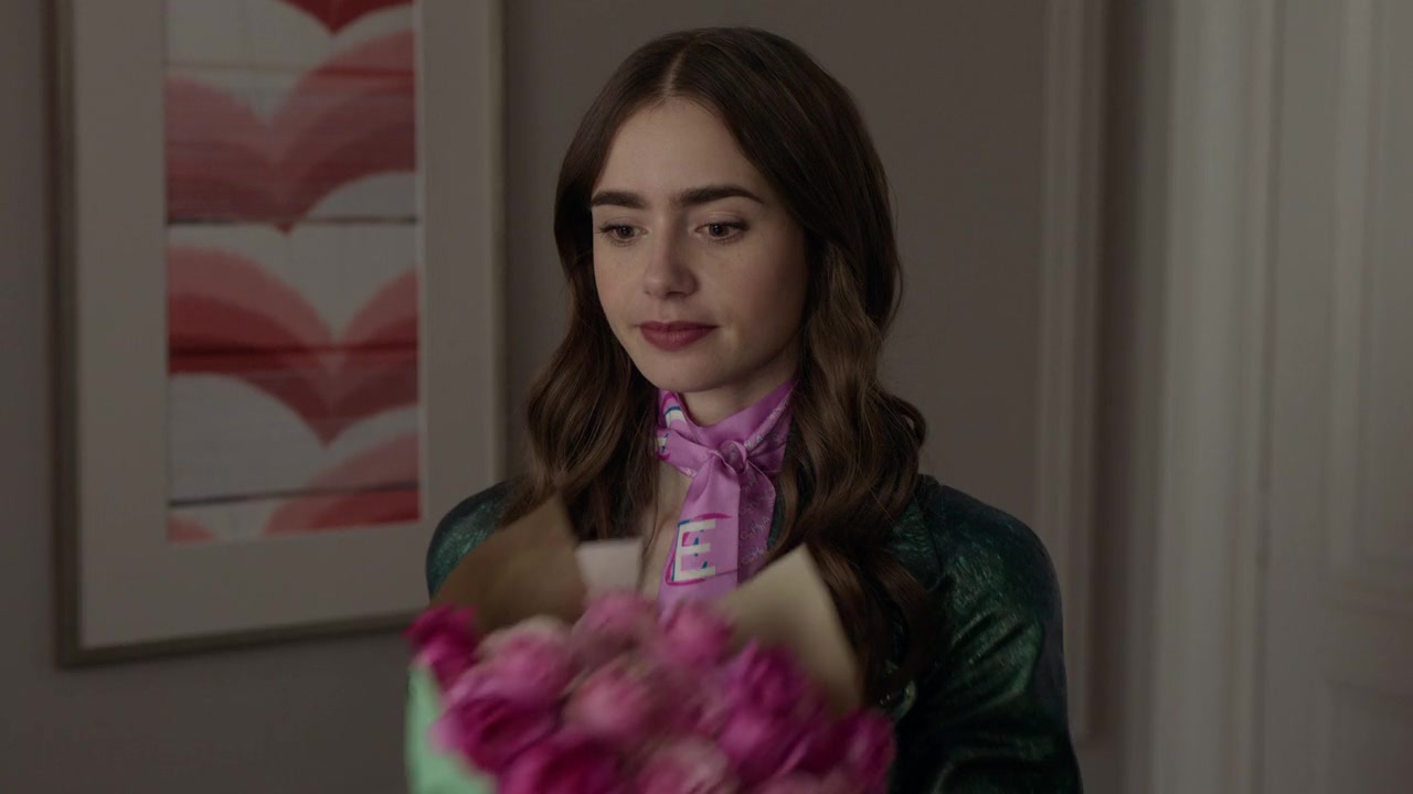 Emily_in_Paris_S01E04_A_Kiss_Is_Just_A_Kiss_720p_NF_WEB-DL_DDP5_1_x264-BTN_0356.jpg