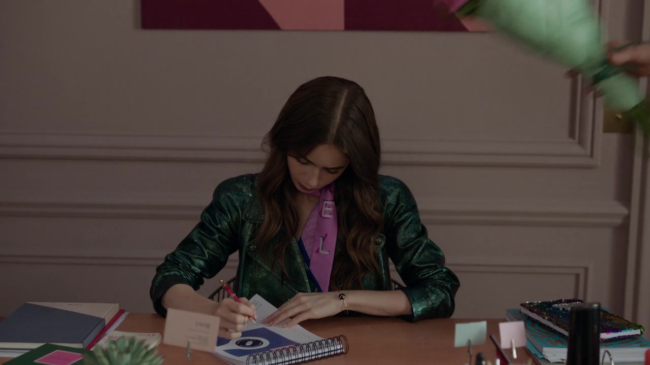 Emily_in_Paris_S01E04_A_Kiss_Is_Just_A_Kiss_720p_NF_WEB-DL_DDP5_1_x264-BTN_0370.jpg