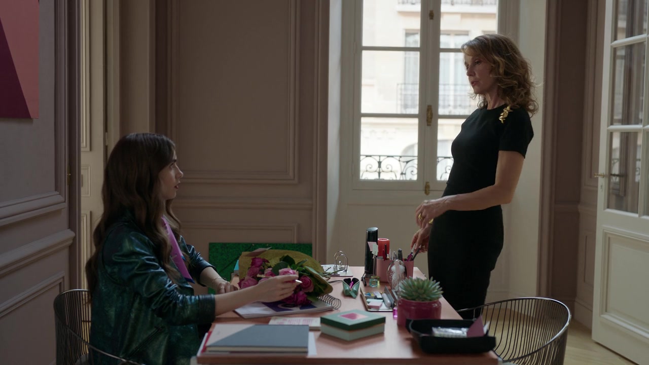 Emily_in_Paris_S01E04_A_Kiss_Is_Just_A_Kiss_720p_NF_WEB-DL_DDP5_1_x264-BTN_0372.jpg