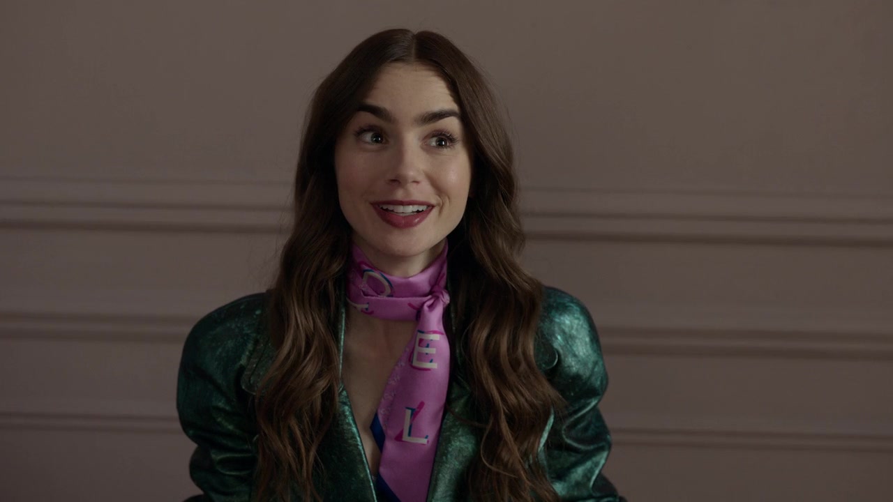 Emily_in_Paris_S01E04_A_Kiss_Is_Just_A_Kiss_720p_NF_WEB-DL_DDP5_1_x264-BTN_0380.jpg