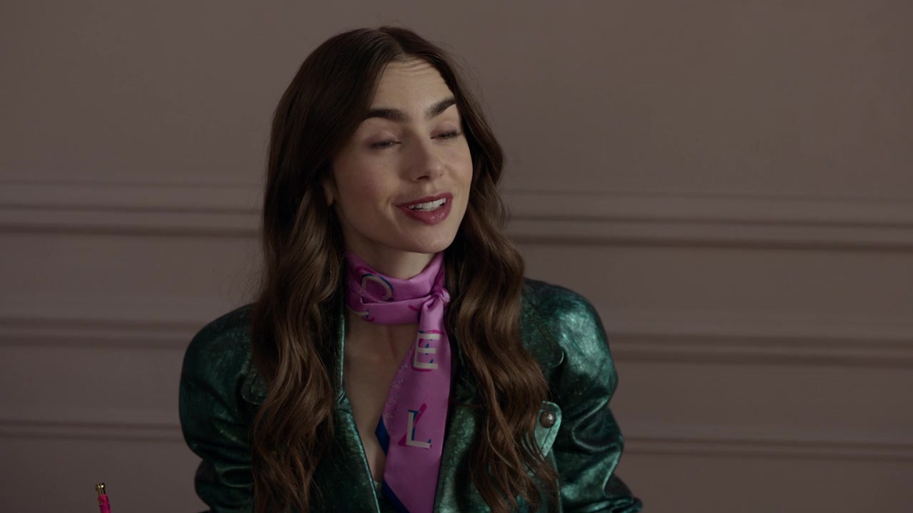 Emily_in_Paris_S01E04_A_Kiss_Is_Just_A_Kiss_720p_NF_WEB-DL_DDP5_1_x264-BTN_0386.jpg