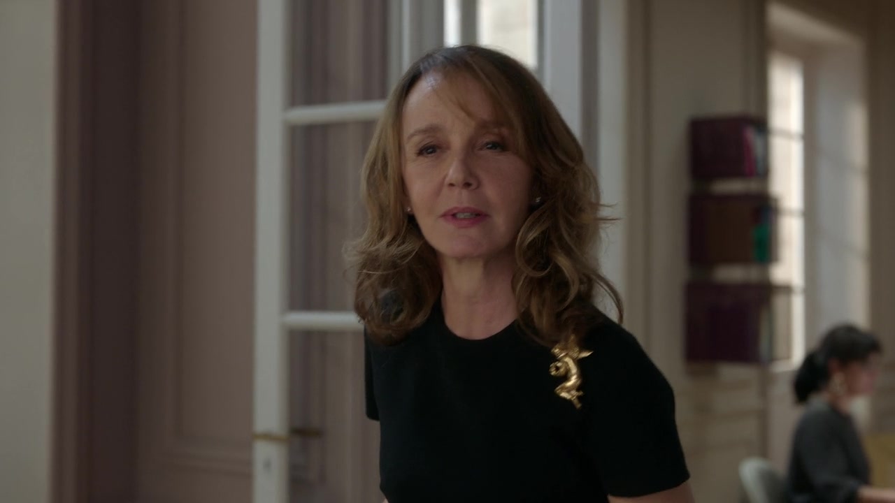 Emily_in_Paris_S01E04_A_Kiss_Is_Just_A_Kiss_720p_NF_WEB-DL_DDP5_1_x264-BTN_0391.jpg