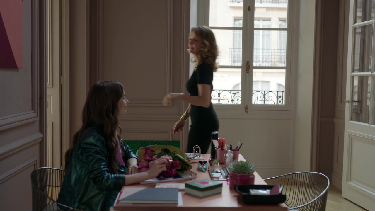 Emily_in_Paris_S01E04_A_Kiss_Is_Just_A_Kiss_720p_NF_WEB-DL_DDP5_1_x264-BTN_0392.jpg Emily_in_Paris_S01E04_A_Kiss_Is_Just_A_Kiss_720p_NF_WEB-DL_DDP5_1_x264-BTN_0392.jpg