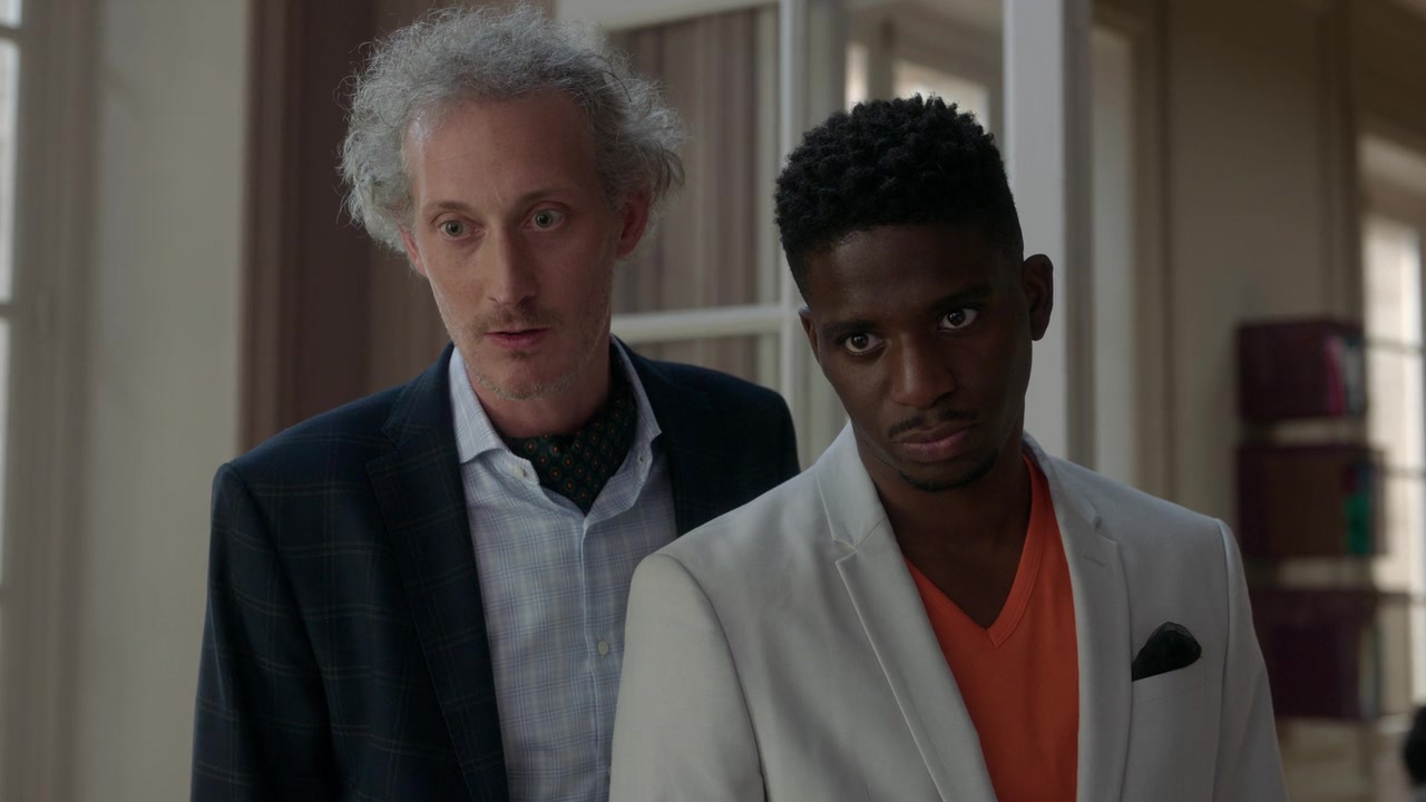 Emily_in_Paris_S01E04_A_Kiss_Is_Just_A_Kiss_720p_NF_WEB-DL_DDP5_1_x264-BTN_0396.jpg