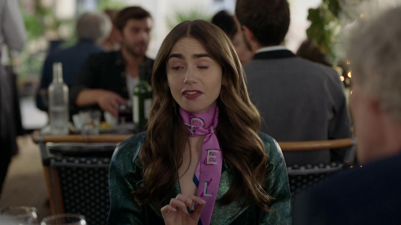 Emily_in_Paris_S01E04_A_Kiss_Is_Just_A_Kiss_720p_NF_WEB-DL_DDP5_1_x264-BTN_0407.jpg