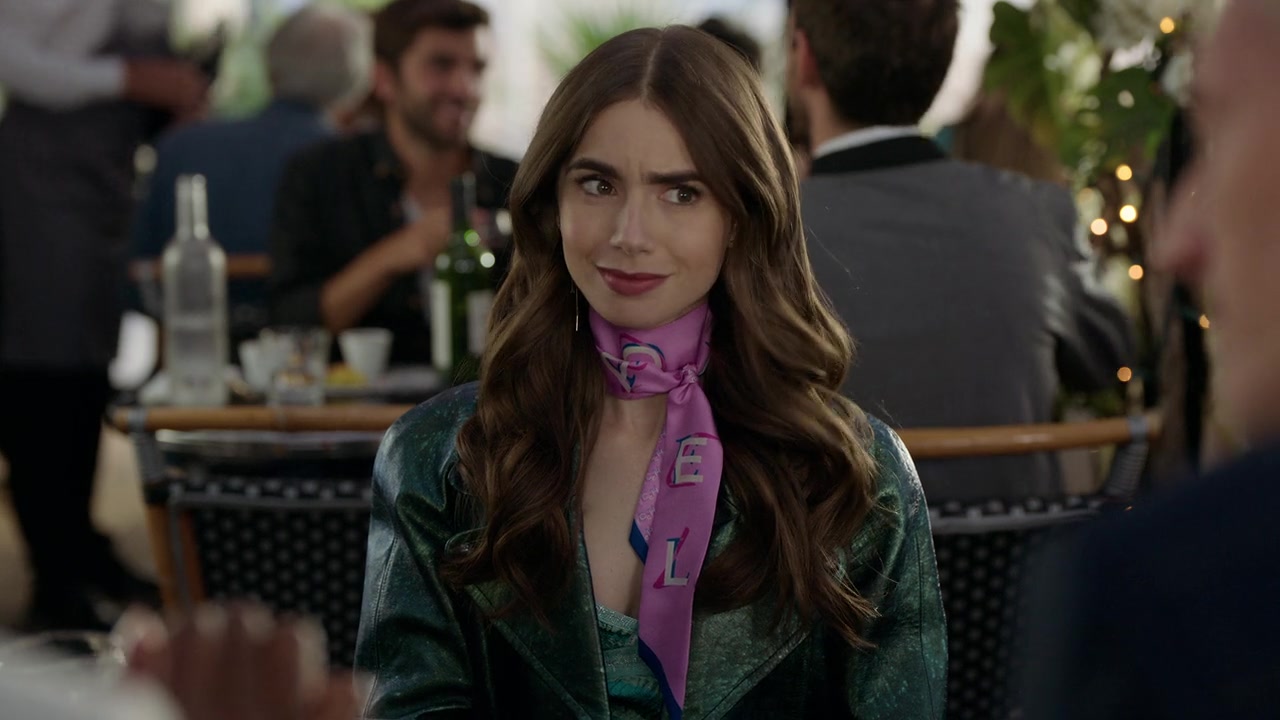 Emily_in_Paris_S01E04_A_Kiss_Is_Just_A_Kiss_720p_NF_WEB-DL_DDP5_1_x264-BTN_0410.jpg