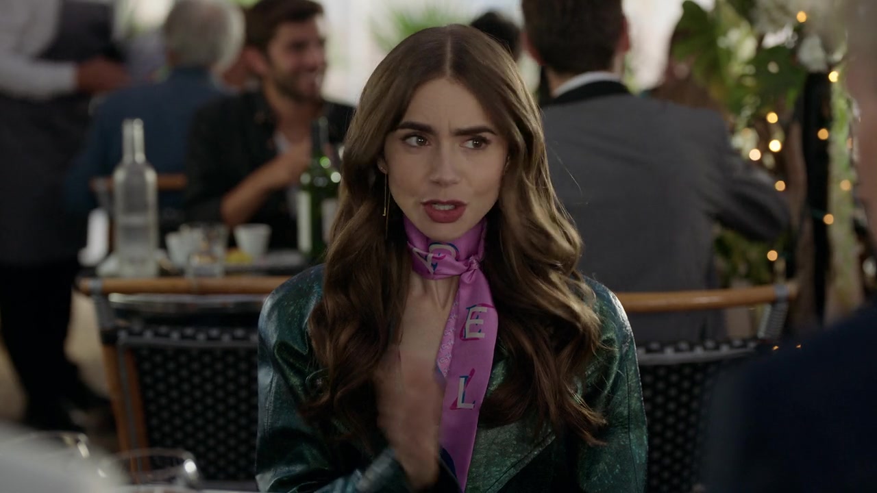 Emily_in_Paris_S01E04_A_Kiss_Is_Just_A_Kiss_720p_NF_WEB-DL_DDP5_1_x264-BTN_0411.jpg