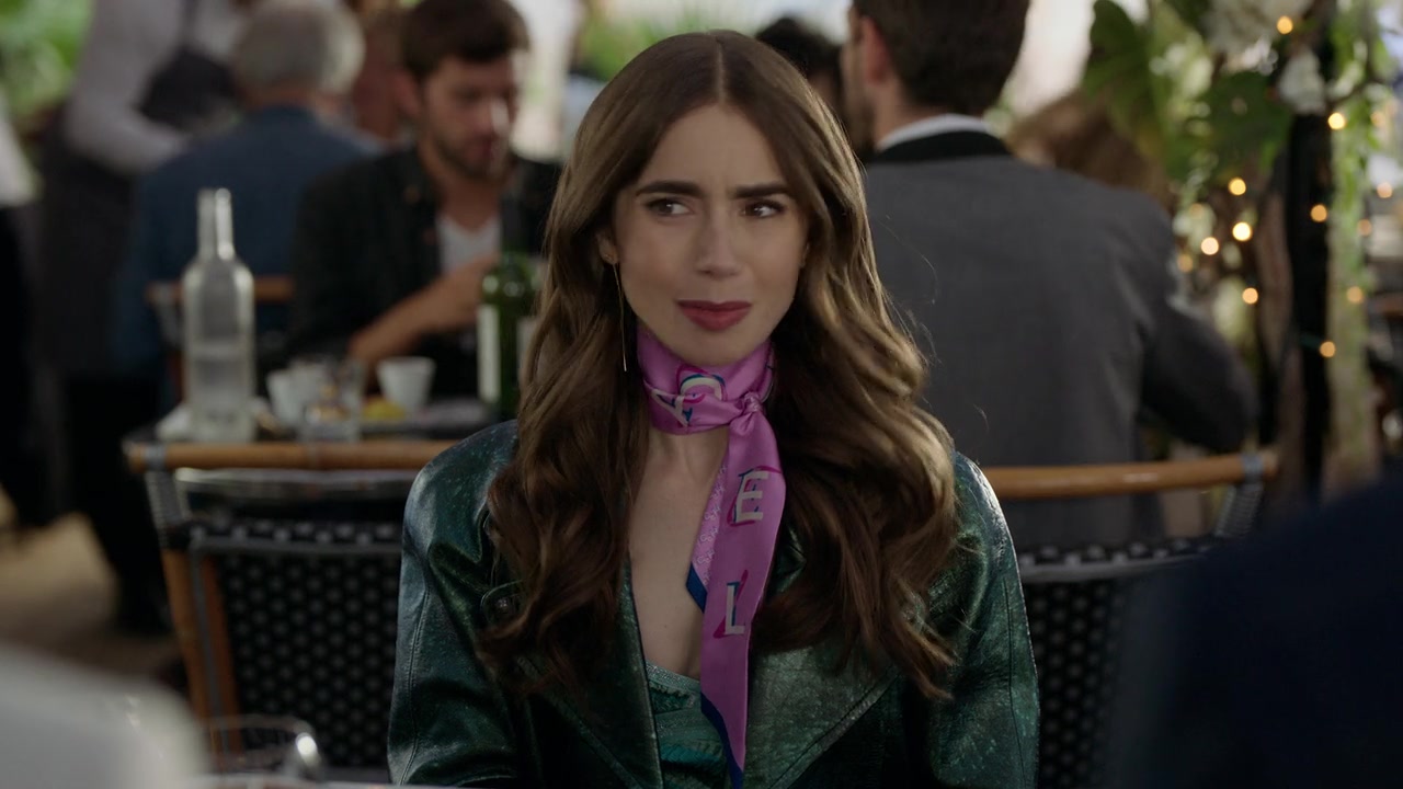 Emily_in_Paris_S01E04_A_Kiss_Is_Just_A_Kiss_720p_NF_WEB-DL_DDP5_1_x264-BTN_0415.jpg