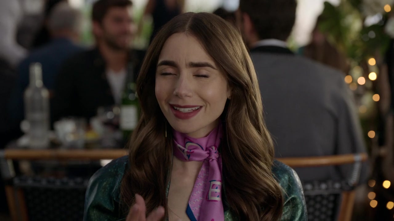 Emily_in_Paris_S01E04_A_Kiss_Is_Just_A_Kiss_720p_NF_WEB-DL_DDP5_1_x264-BTN_0418.jpg