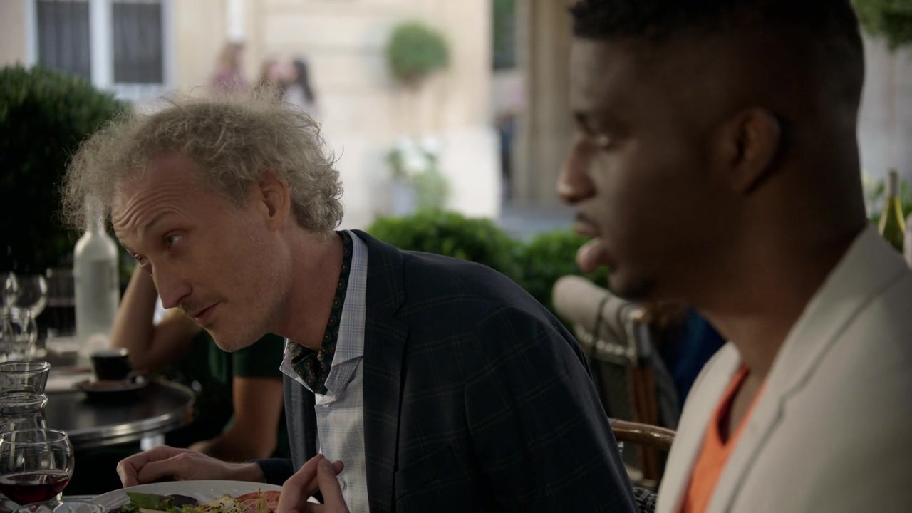 Emily_in_Paris_S01E04_A_Kiss_Is_Just_A_Kiss_720p_NF_WEB-DL_DDP5_1_x264-BTN_0428.jpg