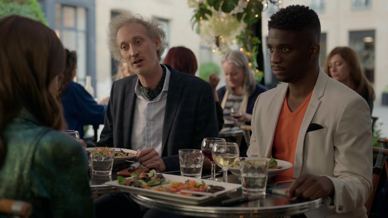 Emily_in_Paris_S01E04_A_Kiss_Is_Just_A_Kiss_720p_NF_WEB-DL_DDP5_1_x264-BTN_0450.jpg