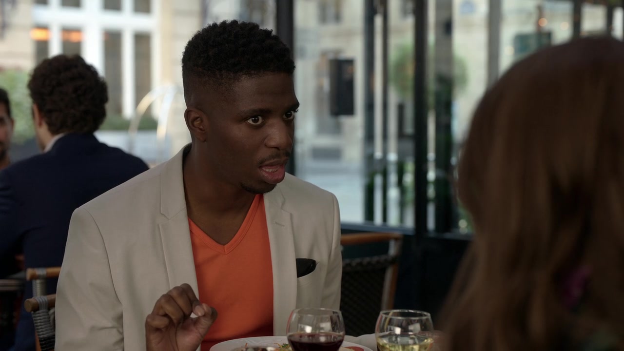 Emily_in_Paris_S01E04_A_Kiss_Is_Just_A_Kiss_720p_NF_WEB-DL_DDP5_1_x264-BTN_0460.jpg